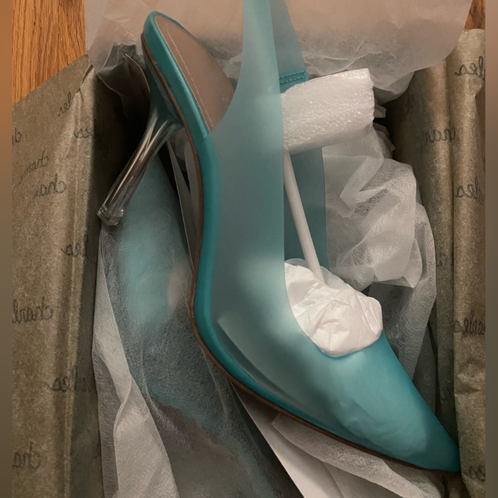 Charles David Impower vinyl Pump - Picture 9 of 10